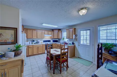 202 Overlook Dr, Spruce Pine, NC 28777 photo 9