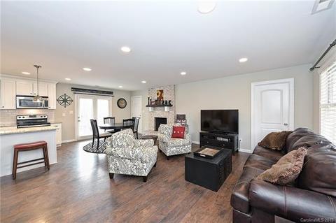 2301 Kimway Dr, Matthews, NC 28105 photo 3