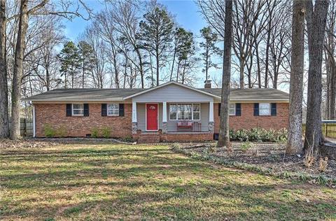 2301 Kimway Dr, Matthews, NC 28105 photo 1