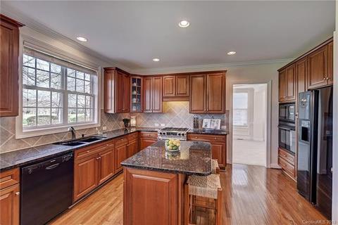 402 Castlestone Ln, Matthews, NC 28104 photo 8