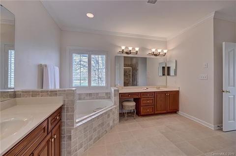 402 Castlestone Ln, Matthews, NC 28104 photo 23