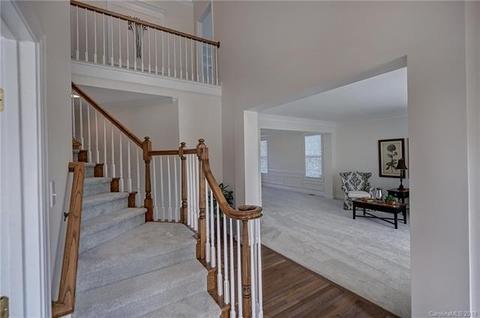 402 Castlestone Ln, Matthews, NC 28104 photo 2