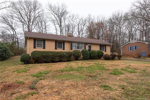 1118 W Edgemont Dr, Lancaster, SC 29720 photo 1