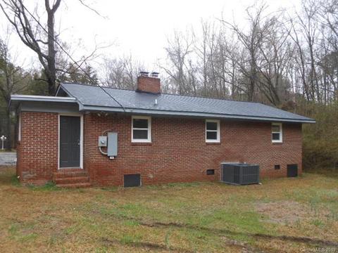 425 Isom St, Lancaster, SC 29720 photo 2