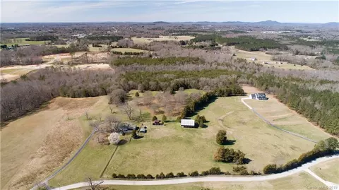261 Currence Rd, Clover, SC 29710 photo 4