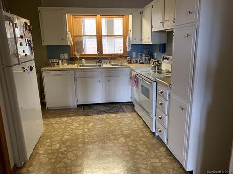 224 Good Neighbor Ln, Brevard, NC 28712 photo 3