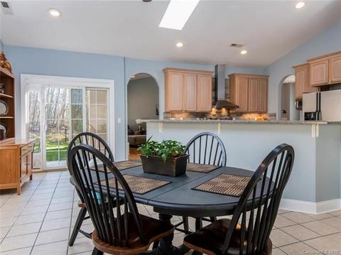 17 Devonshire Dr, Candler, NC 28715 photo 12