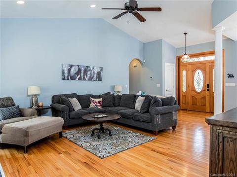 17 Devonshire Dr, Candler, NC 28715 photo 8