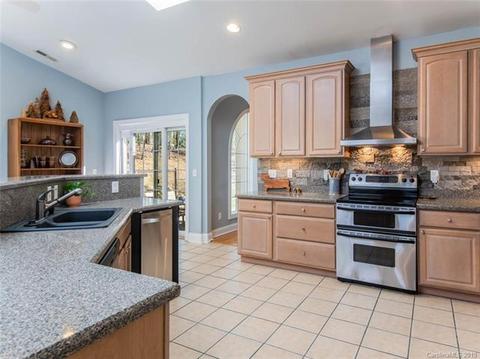 17 Devonshire Dr, Candler, NC 28715 photo 14