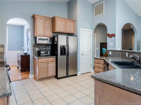17 Devonshire Dr, Candler, NC 28715 photo 13