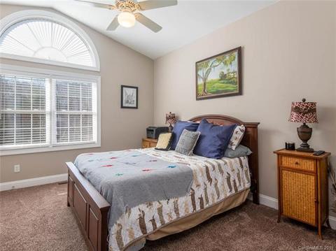 17 Devonshire Dr, Candler, NC 28715 photo 22