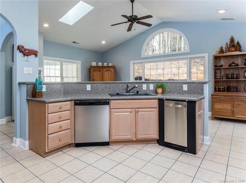 17 Devonshire Dr, Candler, NC 28715 photo 15