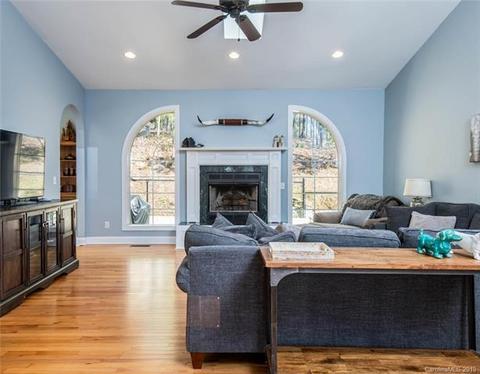 17 Devonshire Dr, Candler, NC 28715 photo 6