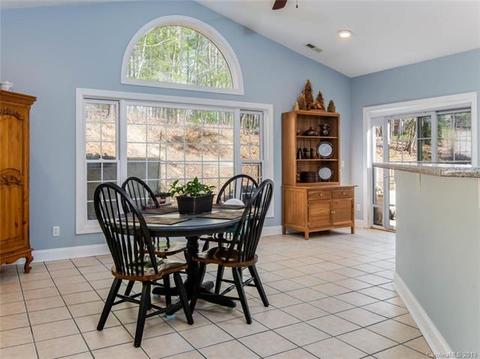 17 Devonshire Dr, Candler, NC 28715 photo 11
