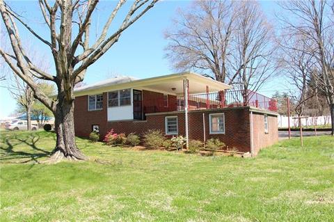 305 7th Street Sw Pl SW, Conover, NC 28613 photo 4