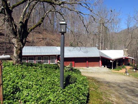 8 Quiet Forest Ln, Sylva, NC 28779 photo 2