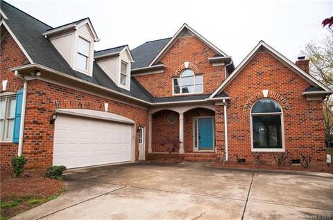 7526 Windaliere Dr, Cornelius, NC 28031 photo 2
