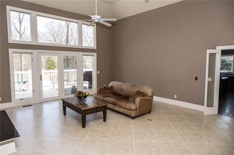 3701 Pinecrest Dr NE, Hickory, NC 28601 photo 4
