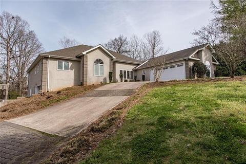 3701 Pinecrest Dr NE, Hickory, NC 28601 photo 3