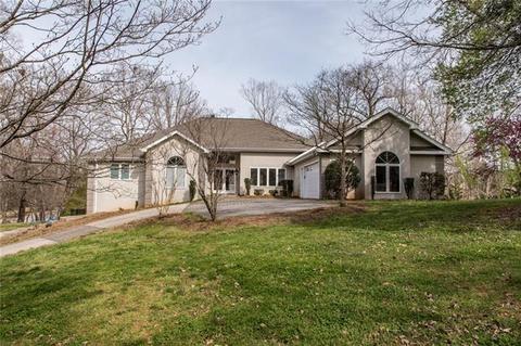 3701 Pinecrest Dr NE, Hickory, NC 28601 photo 1