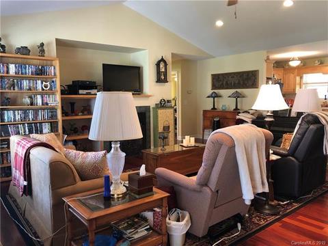302 Willowbrook Dr, Morganton, NC 28655 photo 2