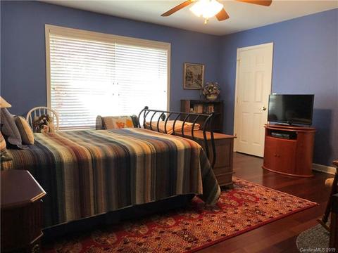 302 Willowbrook Dr, Morganton, NC 28655 photo 8