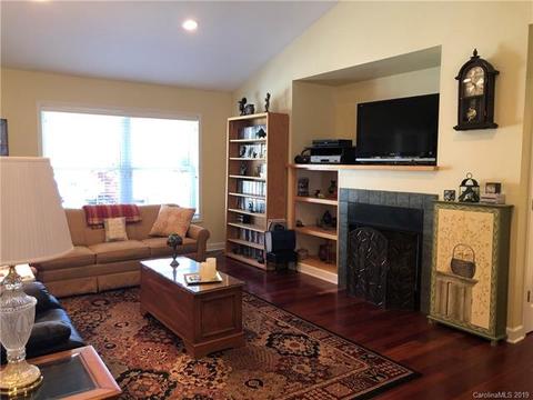 302 Willowbrook Dr, Morganton, NC 28655 photo 3