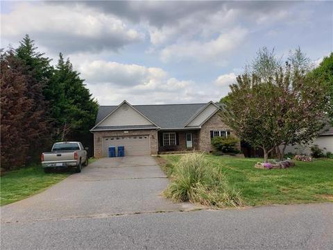 304 Pine Meadows Cir, Hickory, NC 28601 photo 15