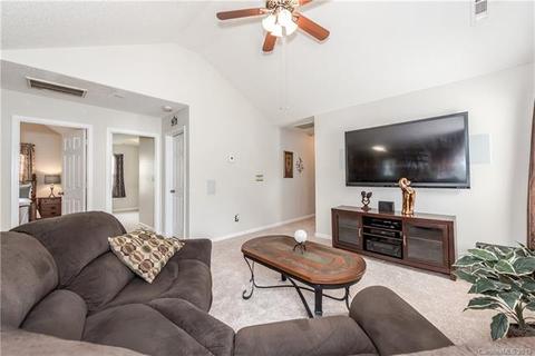 6122 Sid Crane Dr, Charlotte, NC 28216 photo 3