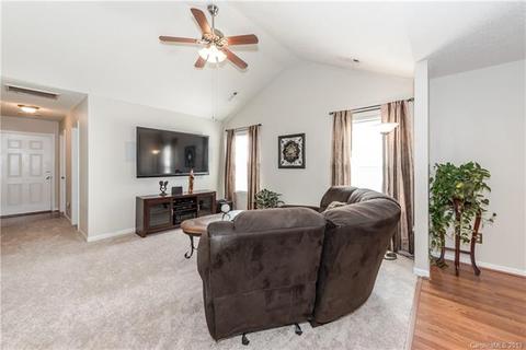 6122 Sid Crane Dr, Charlotte, NC 28216 photo 2