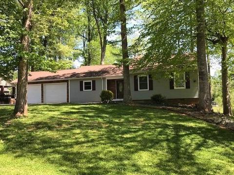 972 Tangle Dr, Hickory, NC 28602 photo 1