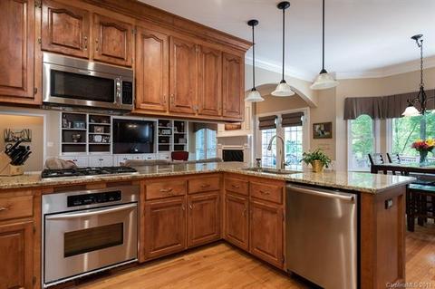 5468 Ashbury Ln, Davidson, NC 28036 photo 2
