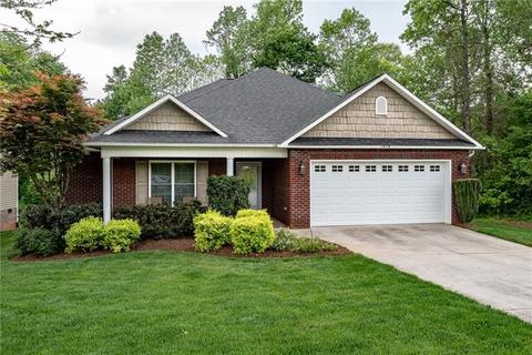 1474 Mayfair Dr, Conover, NC 28613 photo 2