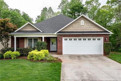 1474 Mayfair Dr, Conover, NC 28613 photo 1