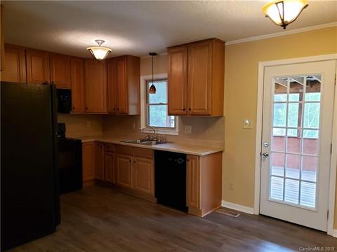 1237 Valley Ct, Hickory, NC 28602 photo 9