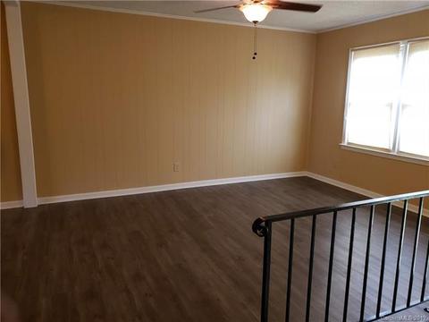 1237 Valley Ct, Hickory, NC 28602 photo 13