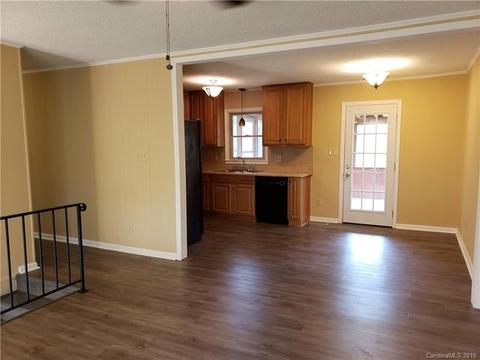 1237 Valley Ct, Hickory, NC 28602 photo 12