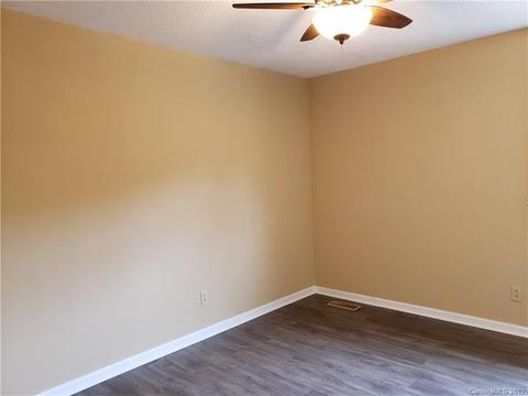 1237 Valley Ct, Hickory, NC 28602 photo 18