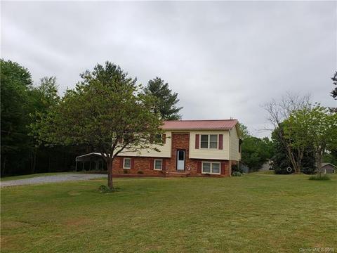 1237 Valley Ct, Hickory, NC 28602 photo 2
