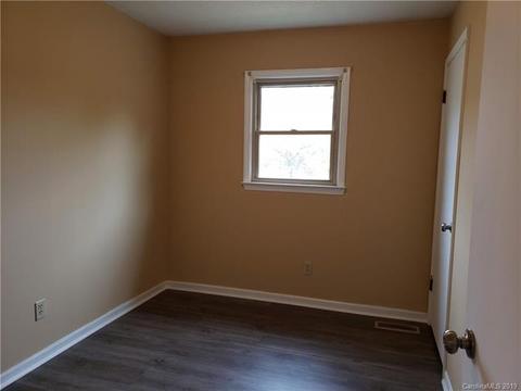 1237 Valley Ct, Hickory, NC 28602 photo 20
