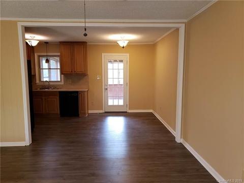 1237 Valley Ct, Hickory, NC 28602 photo 11