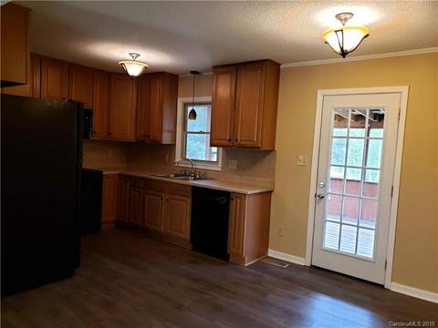 1237 Valley Ct, Hickory, NC 28602 photo 10