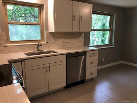 652 7th Avenue Se Pl SE, Hickory, NC 28602 photo 4