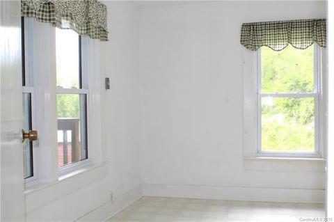 402 Will Arrington Rd, Marshall, NC 28753 photo 8