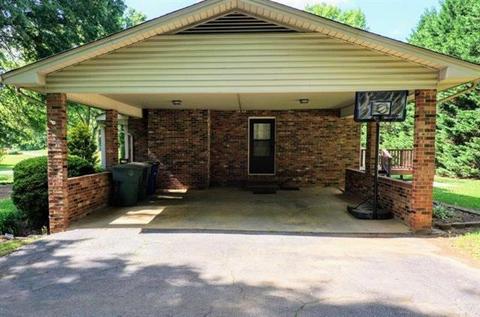 711 2nd St, Conover, NC 28613 photo 4