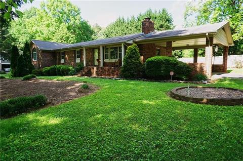 711 2nd St, Conover, NC 28613 photo 2