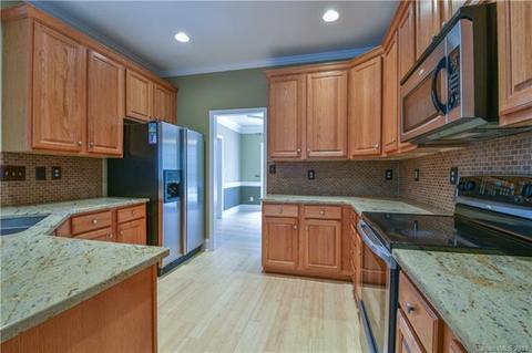 8424 Forest Shadow Cir, Cornelius, NC 28031 photo 12