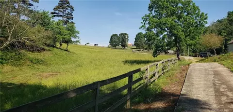 2075 Baird St, Valdese, NC 28690 photo 3
