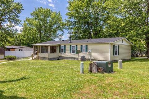 65 Charles St, Clyde, NC 28721 photo 3
