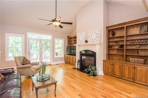 6695 Fox Ridge Cir, Davidson, NC 28036 photo 11